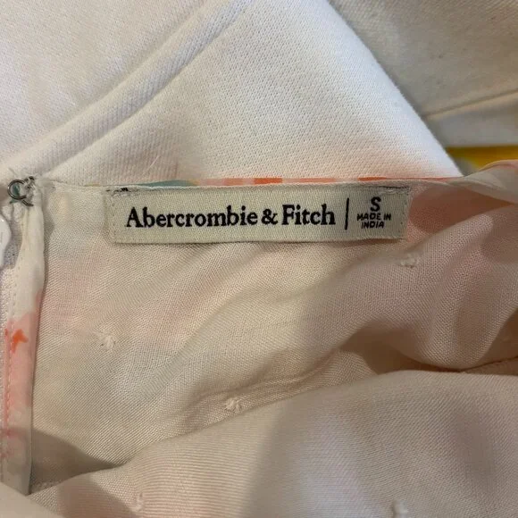 Abercrombie V-Neck Floral Flowy dress, Size Small, Pink, Yellow, Sage, White - Picture 3 of 3